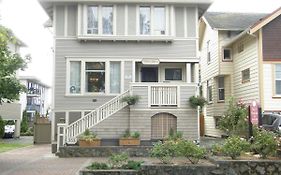 Fisher House Victoria Bed And Breakfast